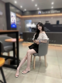 介紹一下今天的小秘書 嫵媚的女人