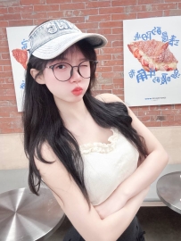 戴眼鏡的美女 寫真分享