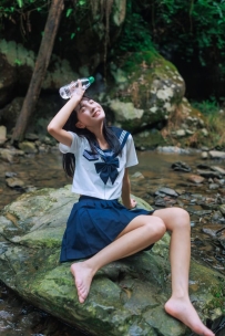 JK女生 水邊寫著集