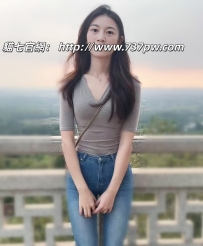 喜歡旅遊的鋼琴家教  美腿修長迷人