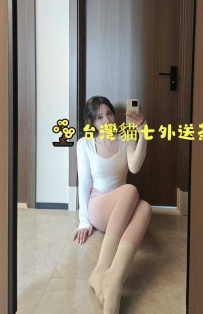 花店老闆娘 單身哦 喜歡做甜品  也是甜甜的姐姐哦