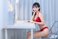 視覺精選]巨乳長腿小秘書「熙熙」，豔紅內衣秀「窈窕美體」好迷人！
